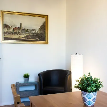 شقة Modernes Mit Blick Auf Frauenkirche + Balkon دريسدن